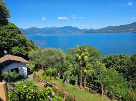 Mid of Nature ' Bella Vista Lago Maggiore charmant mit traumhaften Seeblick, Terrasse und großen Garten, hotel en Ghiffa