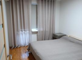 Сучасний комфорт та затишок Південне, Южне, hotel a Sychavka