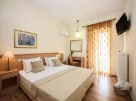 Saronis Hotel