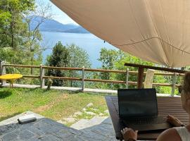 Mid of Nature ' Bella Vista Lago Maggiore charmant mit traumhaften Seeblick, Terrasse und großen Garten, hotel v mestu Ghiffa