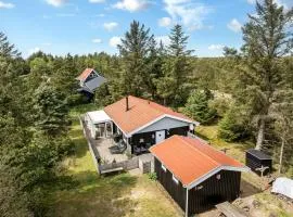 Cozy Holiday Home With Indoor Hot Tub And Sauna In Vorupør