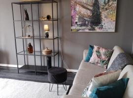 Iso huoneisto koskien ja palveluiden &auml;&auml;rell&auml;, hotel que aceita pets em Varkaus