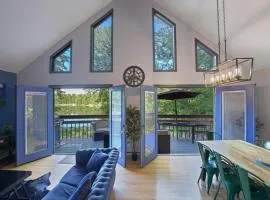 5 Bedroom Cozy Retreat Lakefront
