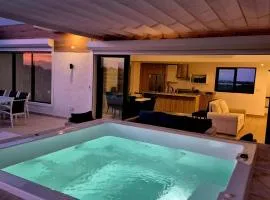 Luxury Beach Penthouse Jacuzzi Lagoon View