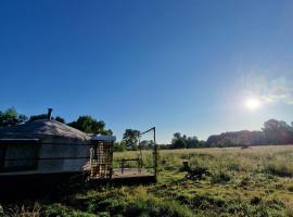 Strackxhoeve Yurt 'Haardpeer', camping de lujo en Laakdal