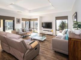 Tidal Wave Hideaway, hotel in Broadwater