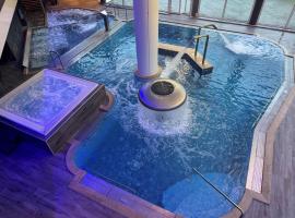 Hotel & Spa Marina d'Adelphia, hotel v destinaci Aix-les-Bains