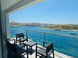 Seaview 9th Floor sliema apartment with Valletta Views