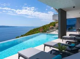 NEW! Villa Angelus – Your Luxurious Retreat near the Sea