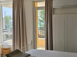 Cozy sea view studios