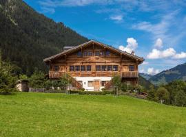 Elegant Alpine Chalet with Spa, hotel in Lauenen