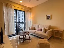 Comfy 3BR,OKR, Gym & Pool near Mid Valley, Netflix