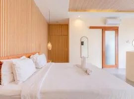 KIKI VILLAGE BATHTUB