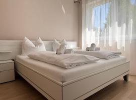 FAAKER SEE HIDEAWAY - Apartment mit Garten, place to stay in Faak am See