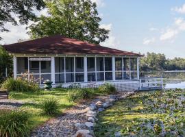 Heart's Desire, a Cottage With Stunning Lake Views, hotel in Effort