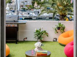 Luxury Villa Unikat with Seaview & Jacuzzi, villa em Milna