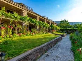 Valodia's Cottage