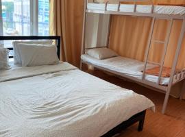 Labkoff cafe and Hostel, hostel in Kanchanaburi