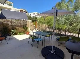 Appartement avec terrasse dans maison individuelle