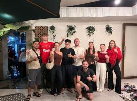 Buton Backpacker Lodge, hotel in Bandung