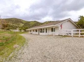 Patio, Fire Pit & Hillside Views: Agua Dulce Home