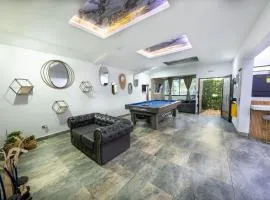 Provenza! Golden Jacuzzi - 5BR only 1 Block from lleras