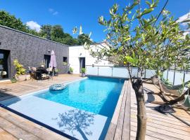 La Velaysienne 5 &eacute;toiles piscine,sauna, jacuzzi, &xi;&epsilon;&nu;&omicron;&delta;&omicron;&chi;&epsilon;ί&omicron; &pi;έ&nu;&tau;&epsilon; &alpha;&sigma;&tau;έ&rho;&omega;&nu; &sigma;&epsilon; Le Monteil