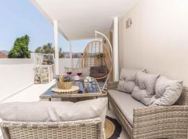 Marry House, ξενοδοχείο σε Khoustoulianá