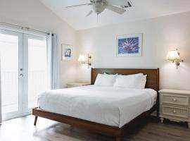 New Casa Caribe by Brightwild- Two-Story Condo Rooftop Pool, condominio en Key West