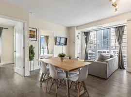 3-Bedroom Apartment in the Heart of Downtown Toronto Walk to Shops and Attractions
