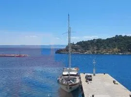 VELE with parking and sea view