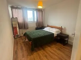 Wapping Hideaway -Double Room with shared bathroom Near Central London, 8 minutes to Wapping station, for 2 people