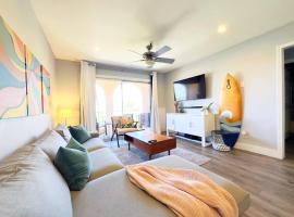 2 bed 2 bath penthouse condo with AC and Ocean Views, hotel in San Diego