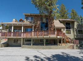 RR-Villa Lago STR AP 18-003, hotel in June Lake