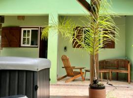 Les Nids de Belle Eau bungalow avec jacuzzi