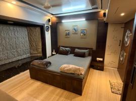 Bandra’s Prime luxurious 2 BHK, holiday rental in Mumbai