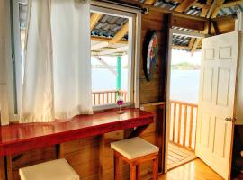 Peaceful Refuge in Quiete Bay, hotell sihtkohas Bocas Town