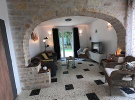 gîte côté vallée, Hotel in Puycornet