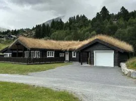 Fjellhytte sentralt og solrikt