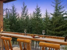 Prospector Pines Treetop Escape in Suncadia- Fairway View, BBQ, Outdoor Fireplace, Smart TVs, Hi-speed Wi-Fi, hotel v destinaci Cle Elum