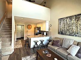 Luxury Jiminy Ski On Off Village Ctr Condo Sleeps4, condo-huoneisto kohteessa Hancock