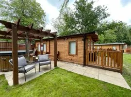 Lakeside Lodge 1, with Log burning Hot Tub