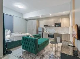 Charming Studio & Backup Power