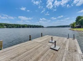 On Lake Tillery Spacious Home with Screened Porch!
