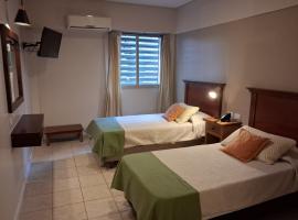 Esmeralda Palace Hotel، فندق في بوينس آيرس