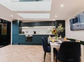 Luxury Seaside Home Parking, Sleeps 8 By Adliv