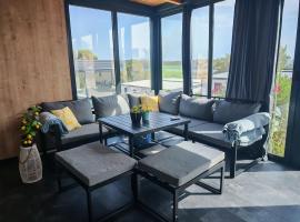 Sea view Champagne by Vellaris, Luxury Mobile Home แกลมปิ้งในมาลีโลชินจ์