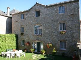 Chambres D’hôtes Lou Jassou, romantični hotel v mestu Lapanouse-de-Cernon