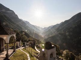 Palazzo Gamboni Swiss Historic Hotel, hotel v destinaci Comologno