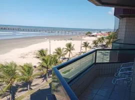 Apartamento pé na areia com sacada e garagem 2 banheiros